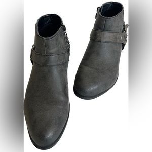 Bamboo Women's Gray Ankle Pointed Toe Boots Size 6